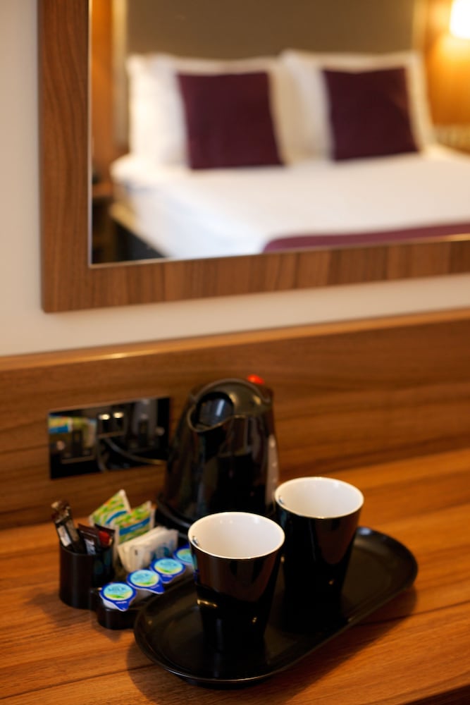 Standard Room, 1 Double Bed and 1 Single Bed photo 2