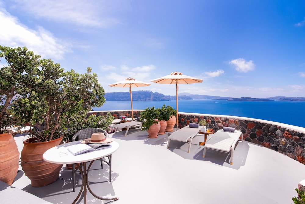 Mantzourana Cliff House with Caldera View - Photo 2