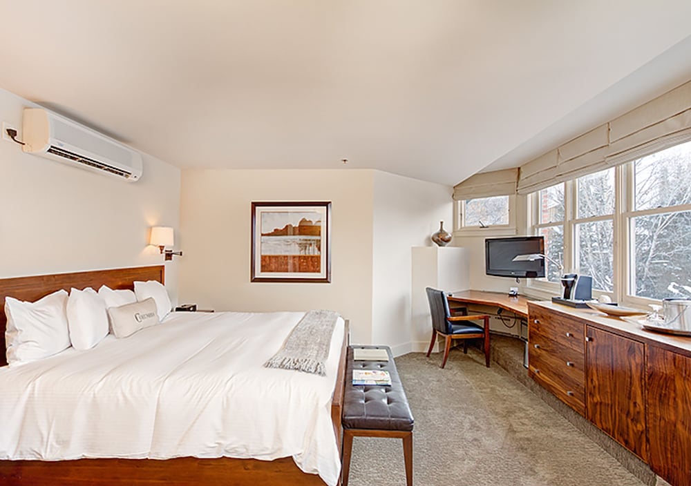 Room (Hotel Columbia 21)