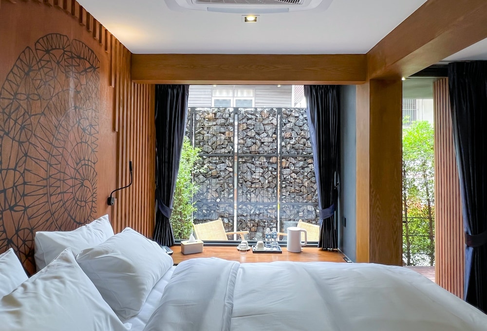 Deluxe Double Room with Balcony photo 1