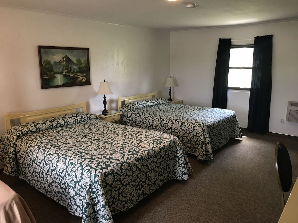 Deluxe Room, 2 Queen Beds photo 2
