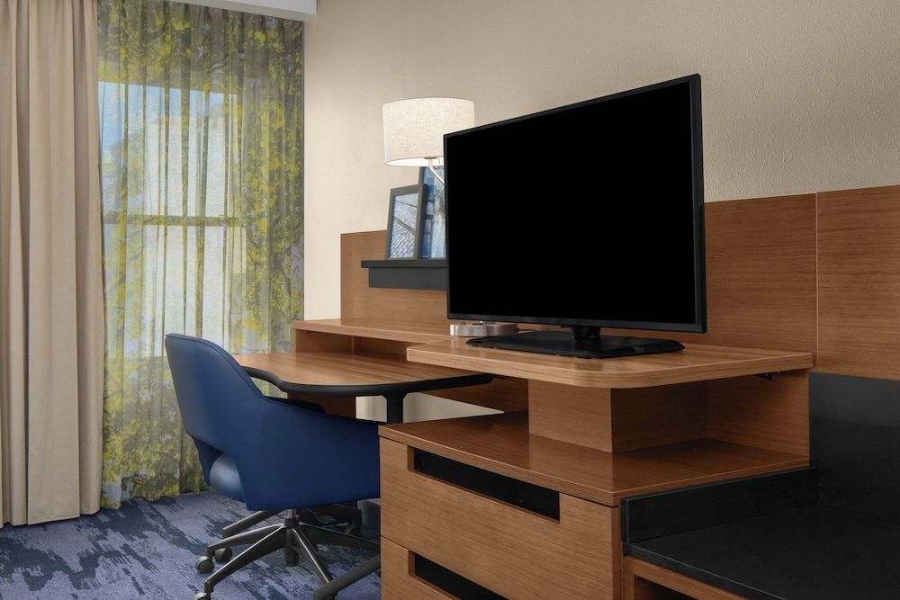 Room, 2 Queen Beds (Mobility Accessible, Roll-In Shower) photo 3