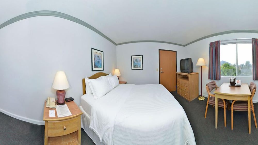 Standard Room, 1 King Bed photo 2
