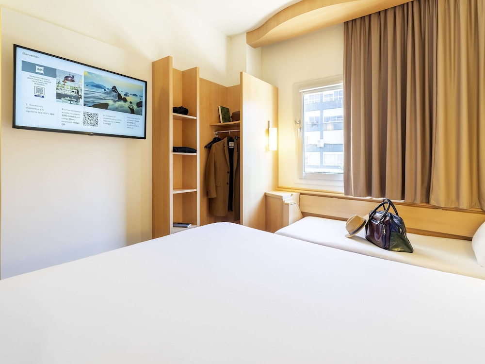 Room, Multiple Beds - Photo 6