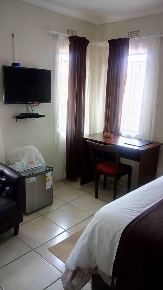 Standard Room photo 2