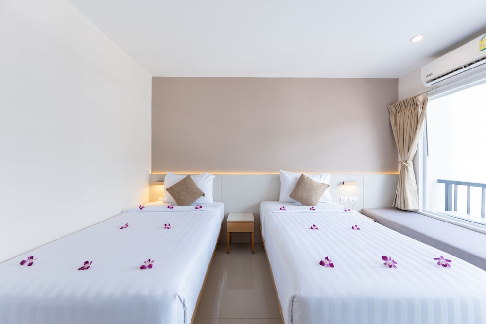 Deluxe Twin Room - Photo 8