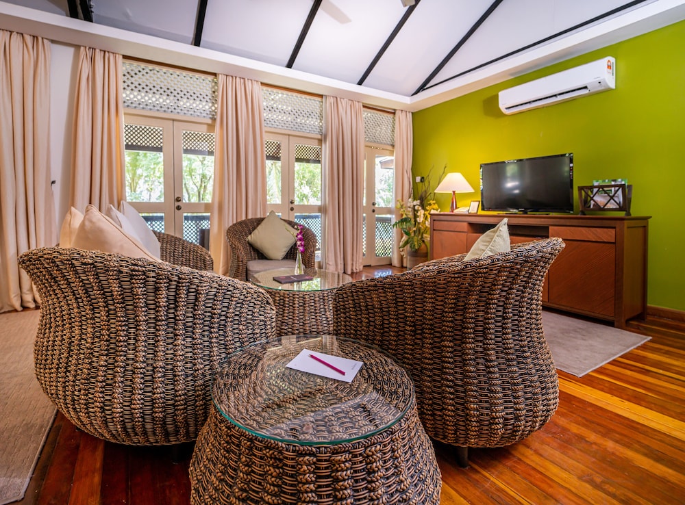 One Bedroom Sea View Suite - Photo 6