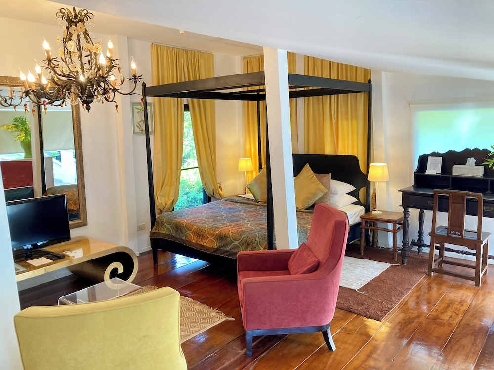Superior Room, 1 King Bed photo 1
