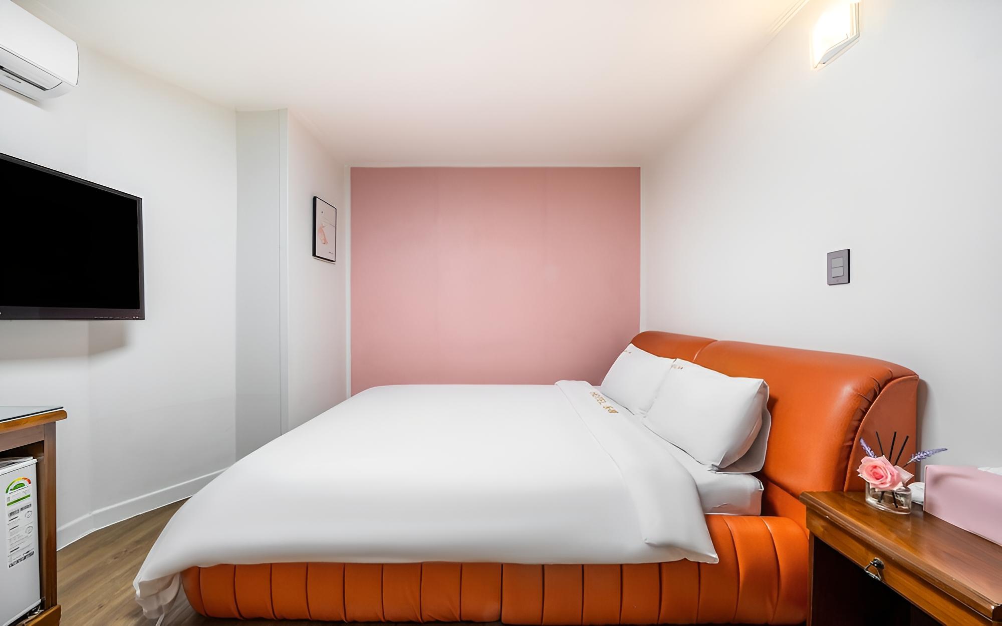 Room (Standard Room) - Photo 18