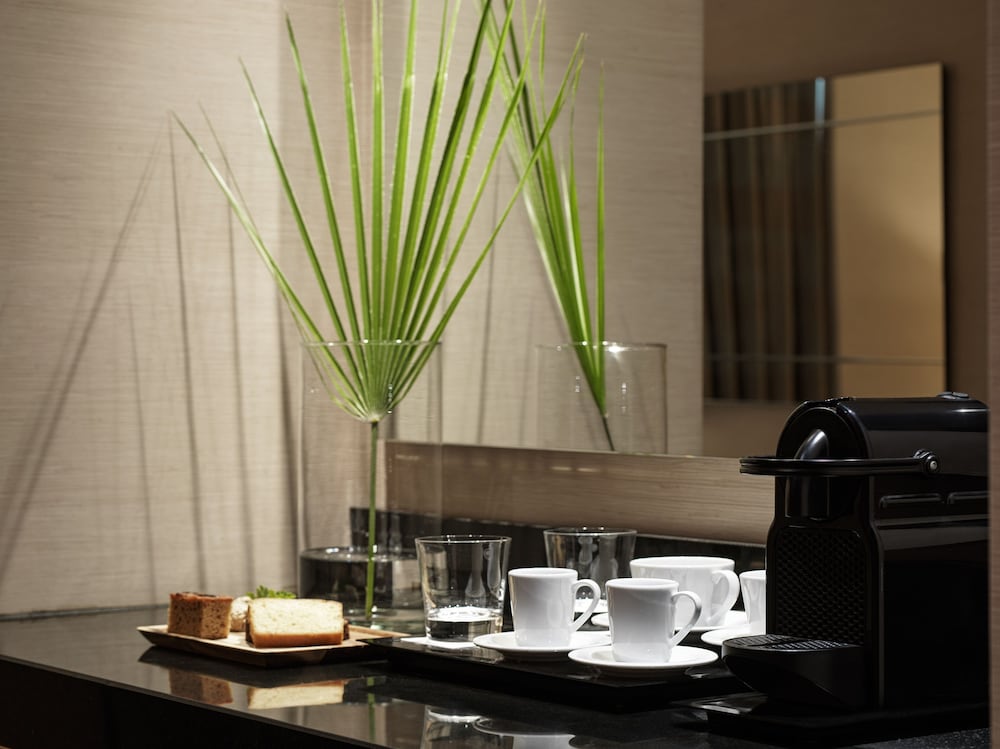 Executive Suite, 1 Bedroom, Non Smoking, Jetted Tub - Photo 4