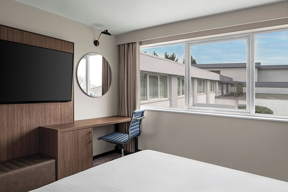 Standard Room, 1 King Bed - Photo 2