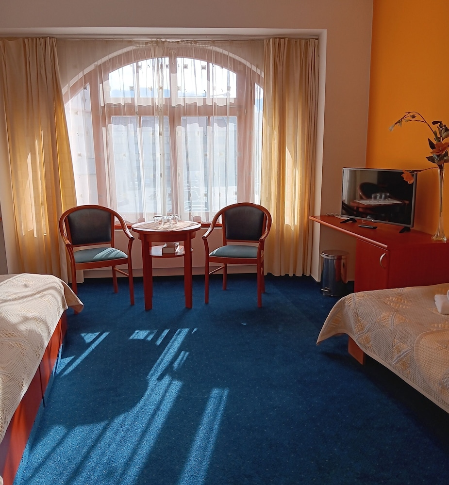 Superior Triple Room, City View photo 1