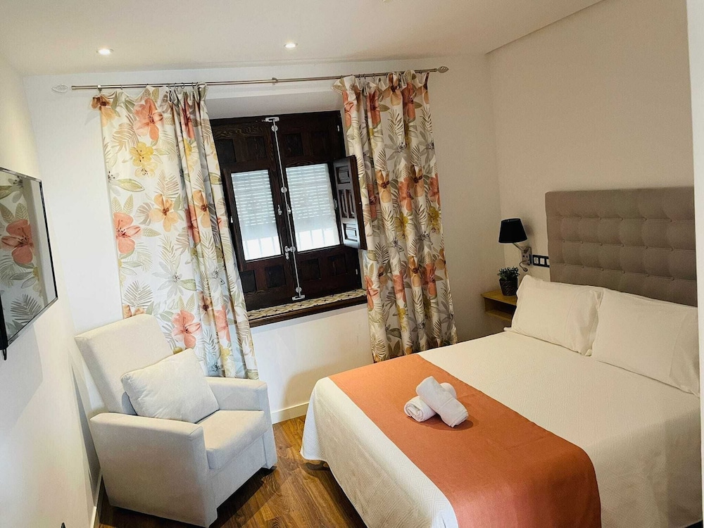 Double Room (Main Floor) - Photo 1