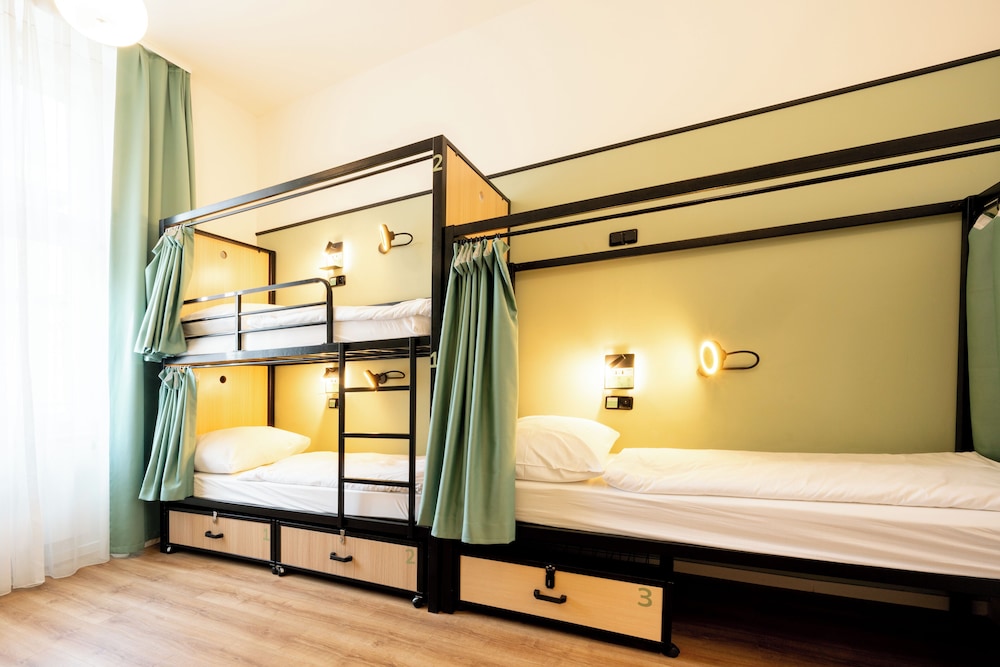 Basic Shared Dormitory, Mixed Dorm (3 Beds)