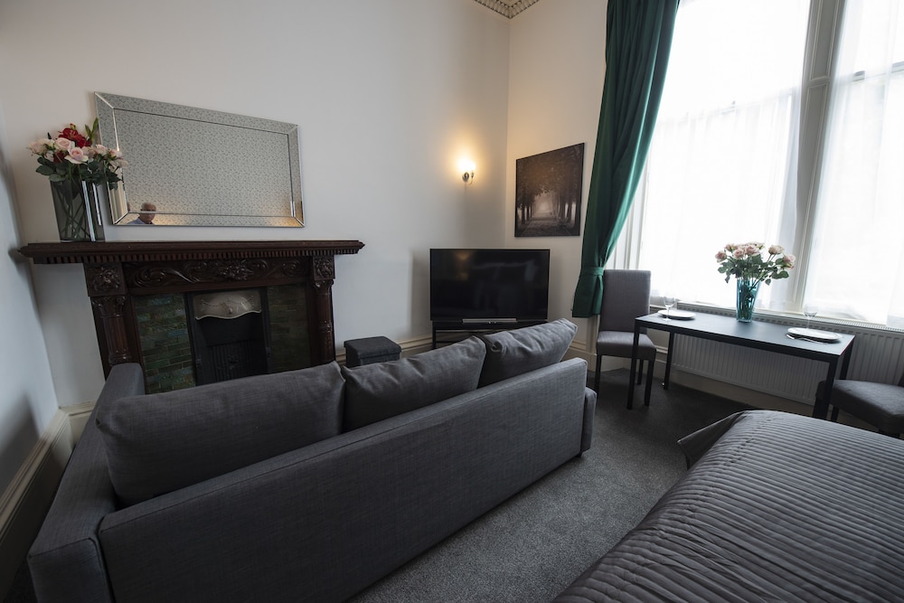 Junior Suite, 1 Double Bed, Non Smoking thumbnail 5