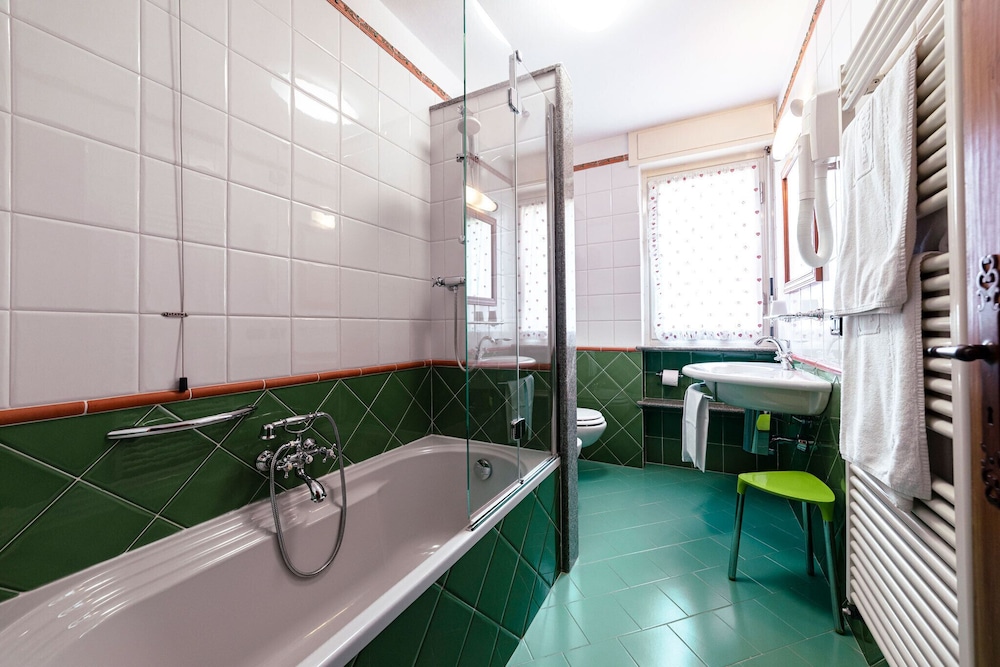 Double or Twin Room, Balcony - Photo 4