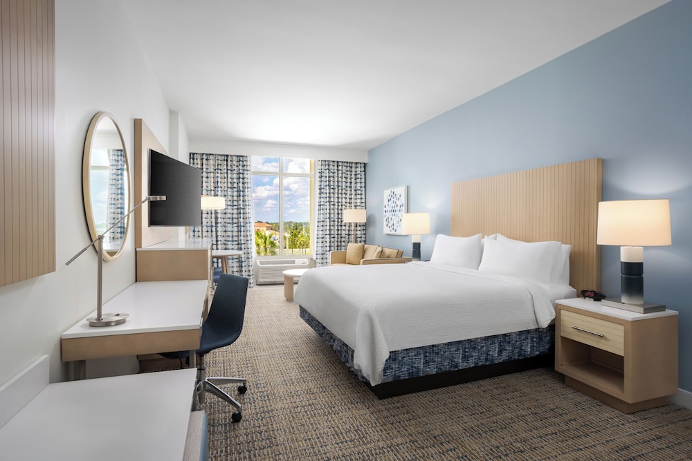 Premium Room, 1 King Bed, Ocean View (Communication, Roll-In Shower) photo 1