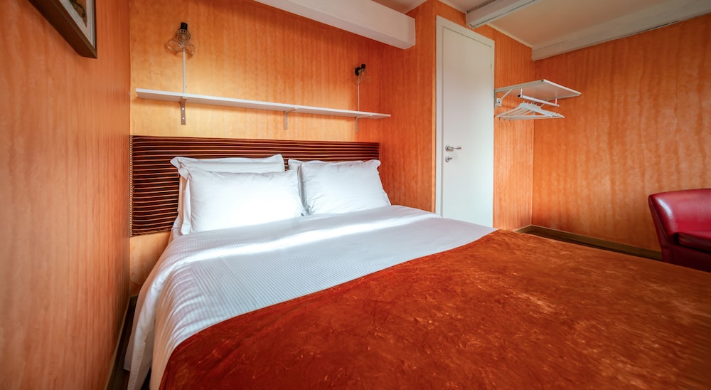 Train Station Apartment (Different address) photo 2