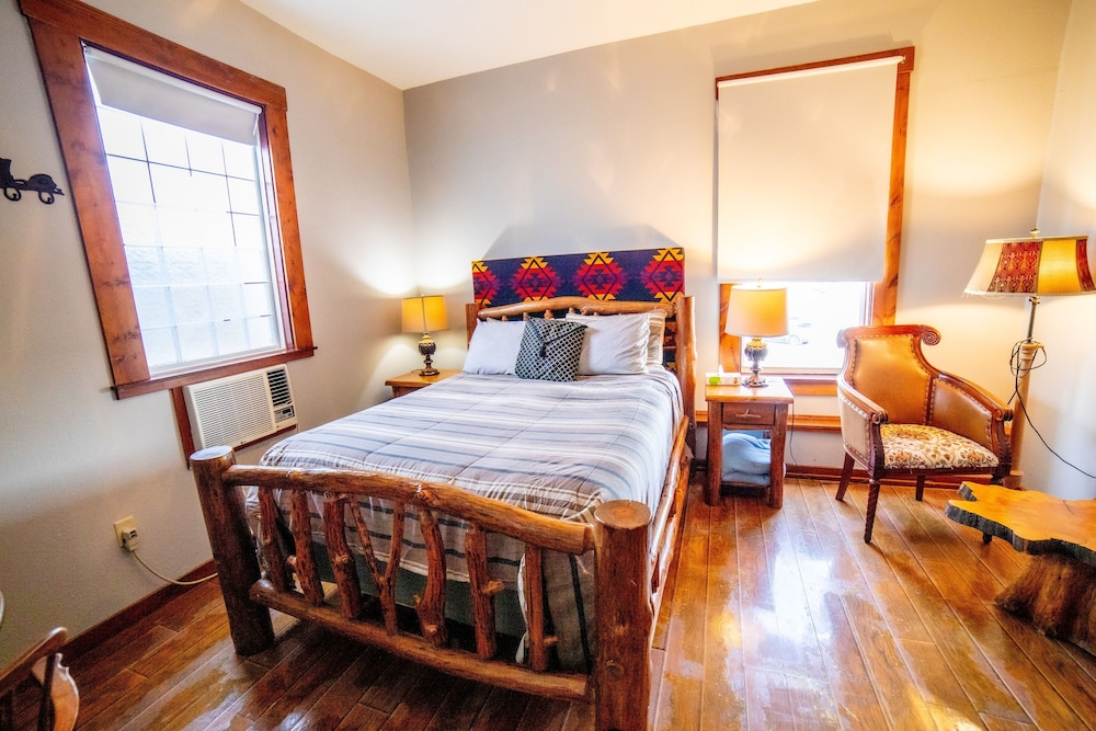 Premium Room, 1 Queen Bed (Log Cabin) Second floor
