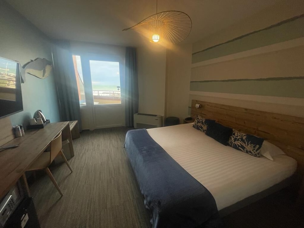 Superior Room, Mobility Accessible, Ocean View photo 3