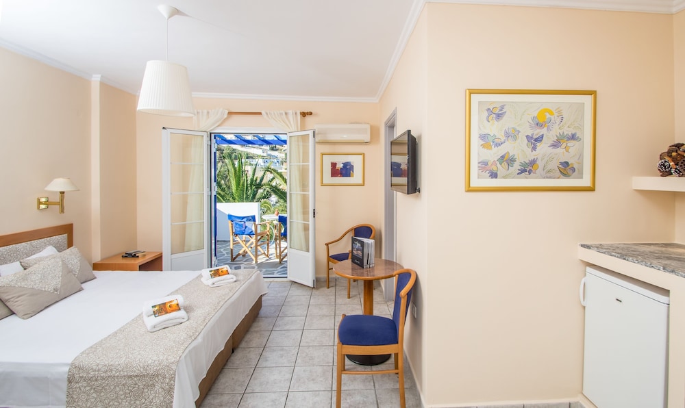 Family Apartment, 2 Bedrooms, Terrace photo 3