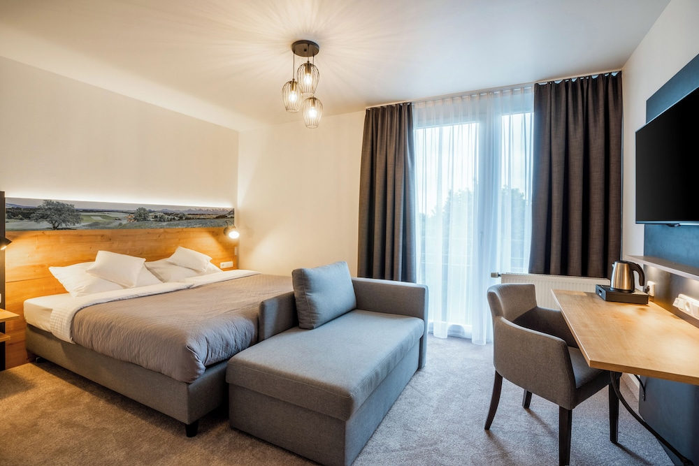 Deluxe Double Room, 1 King Bed, Non Smoking - Photo 1