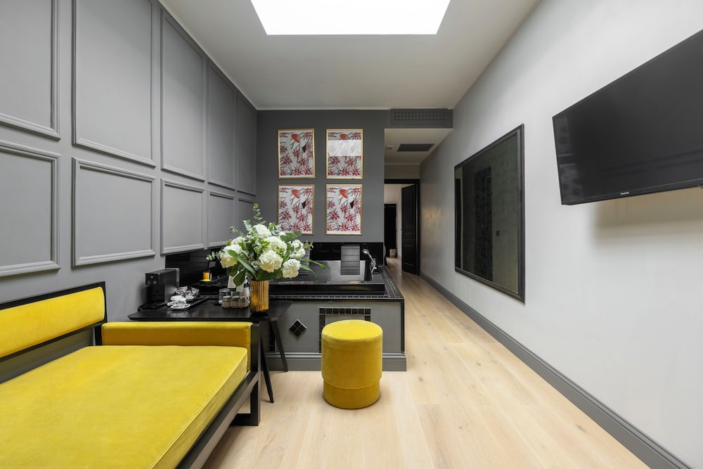 Suite, Jetted Tub