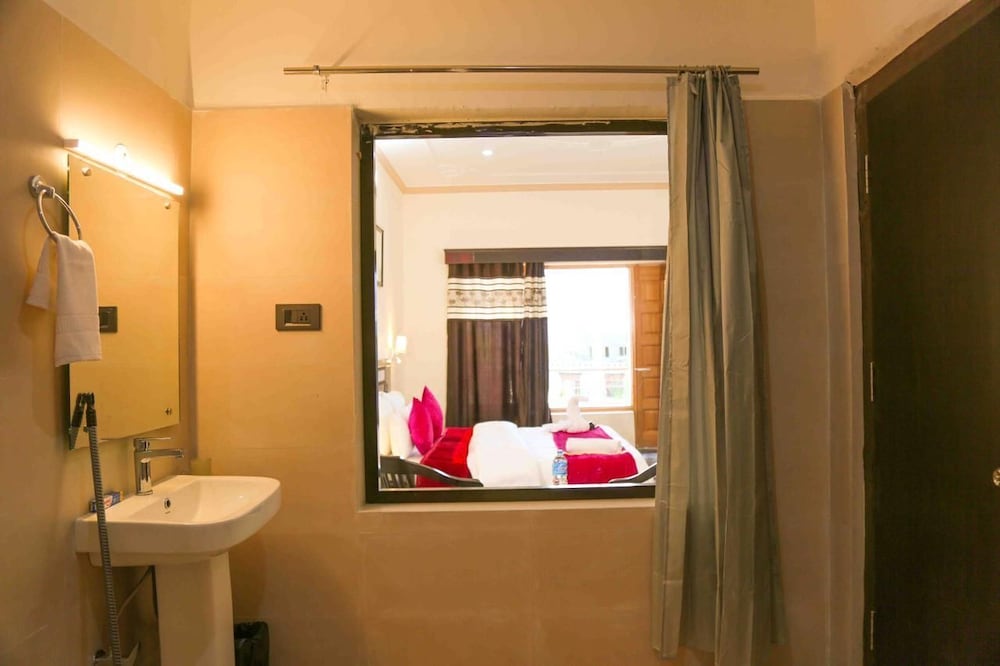 Deluxe Room - Photo 2