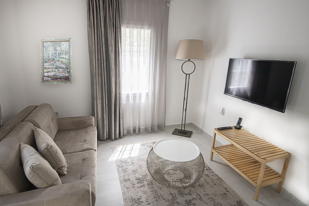 Suite, Garden View