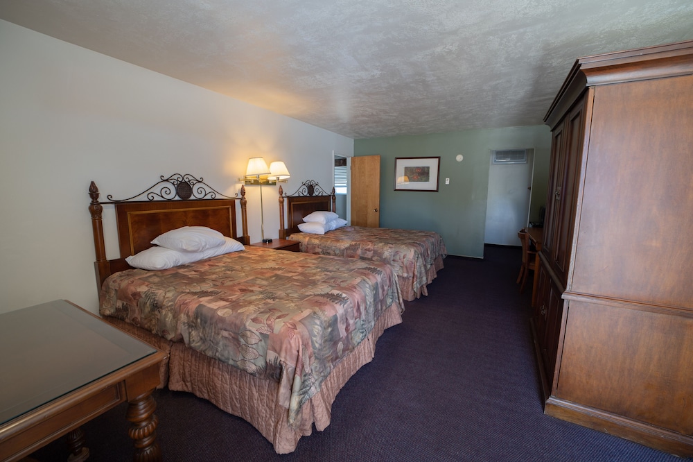Deluxe Room, Multiple Beds