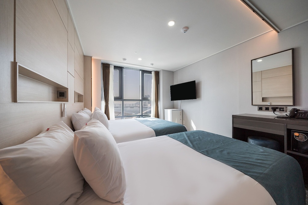 Deluxe Twin Room, Sea View - Photo 6