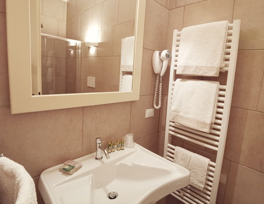 Economy Double Room photo 2