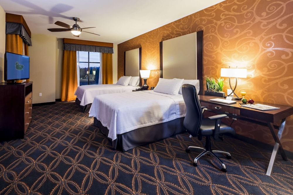 Suite, 2 Queen Beds photo 2