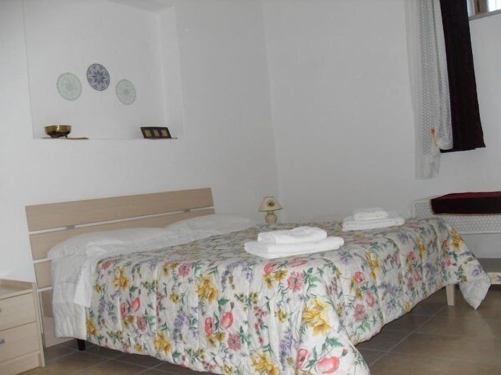 Double Room, 1 Double Bed (Kiwi) photo 1