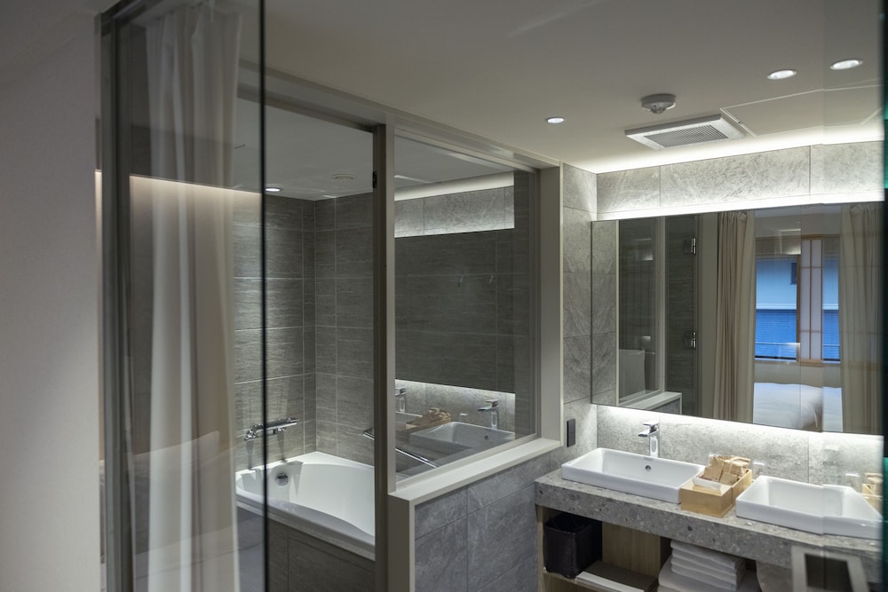 Superior Twin Room, Non Smoking - Photo 3