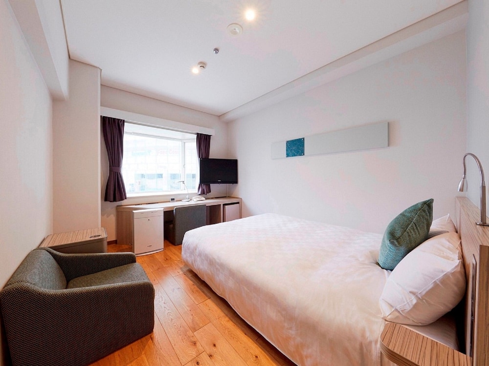 Small Double Room - Non-Smoking(Wooden floor) Lounge Access & Complimentary Light Breakfast Included photo 1
