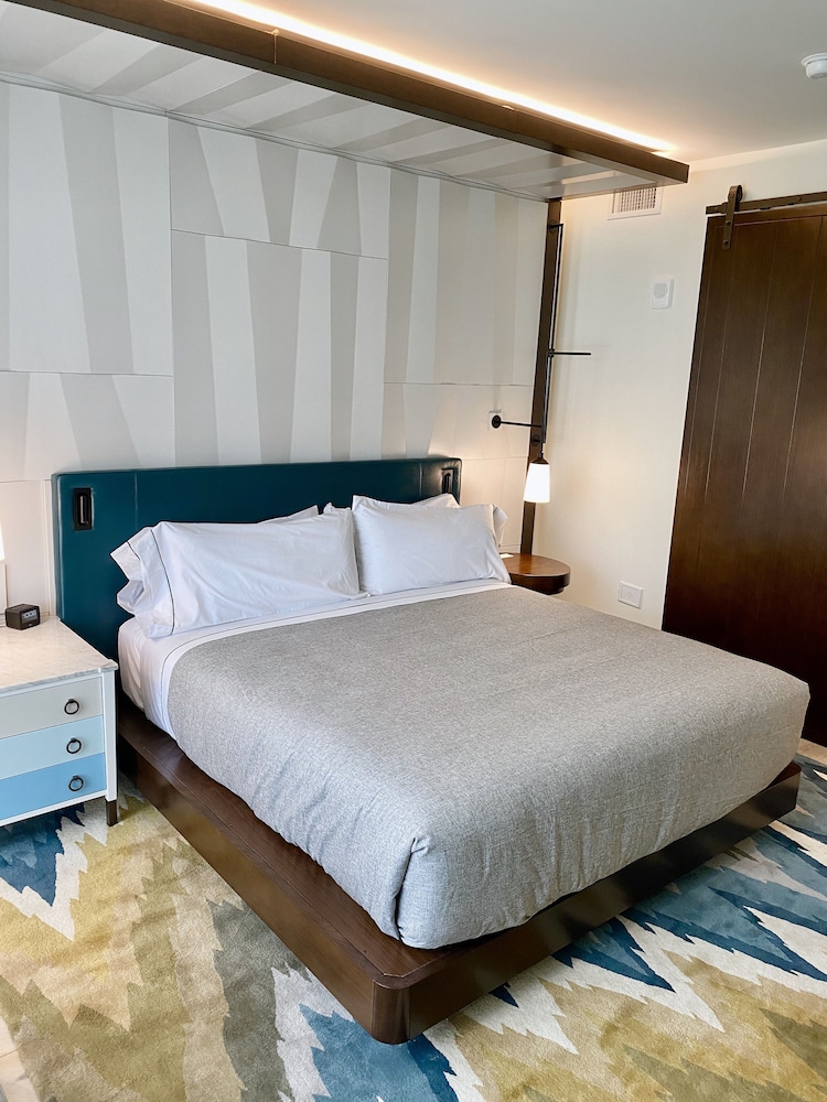Suite, 1 Bedroom, Accessible (Hearing) - Photo 2