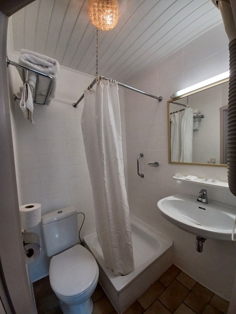 Standard Double Room - Photo 5