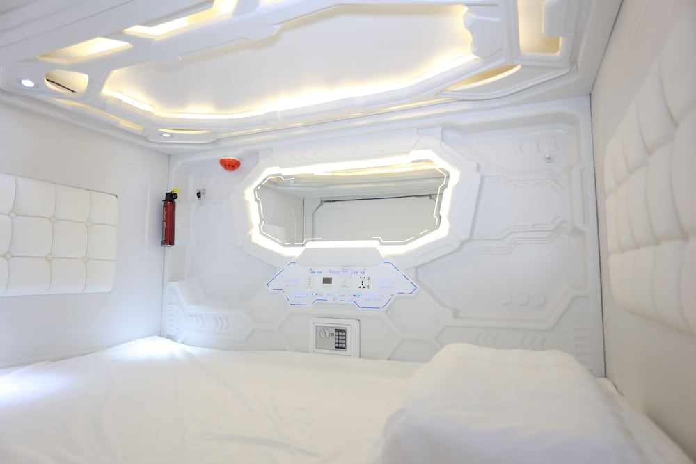 Bed in 6-bed Female Dormitory Room photo 3