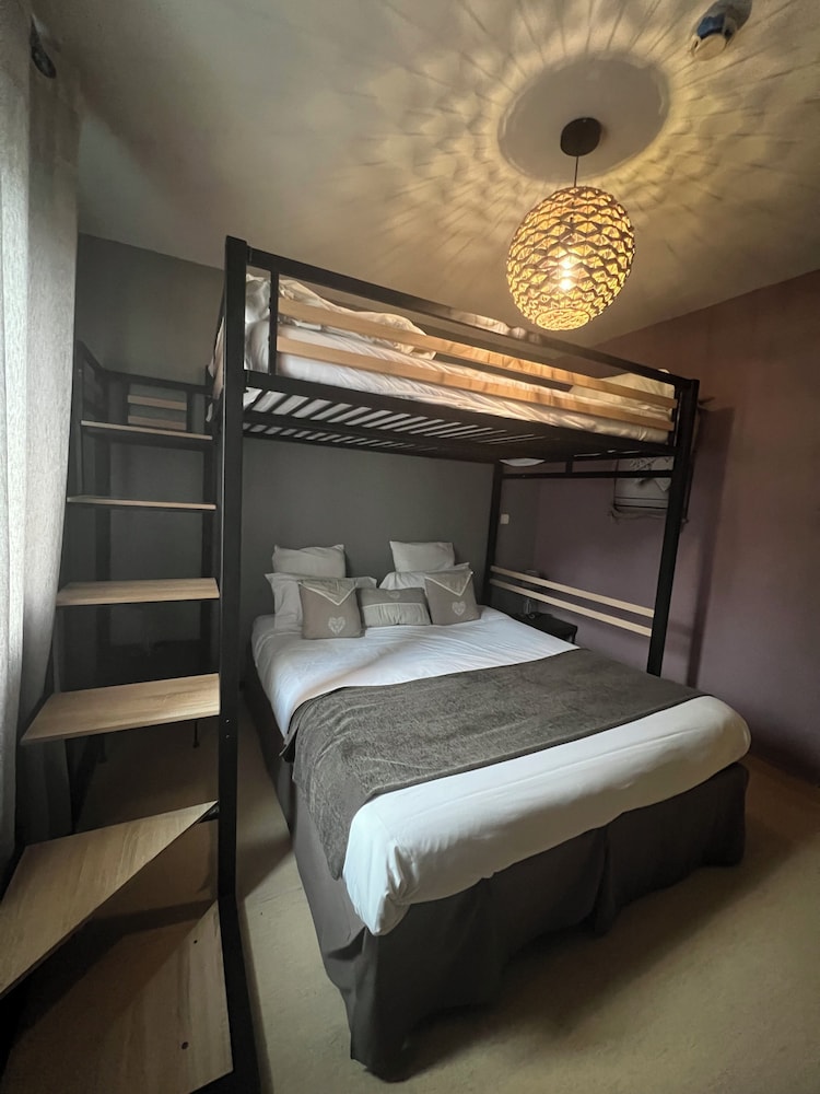Family Room, Multiple Beds