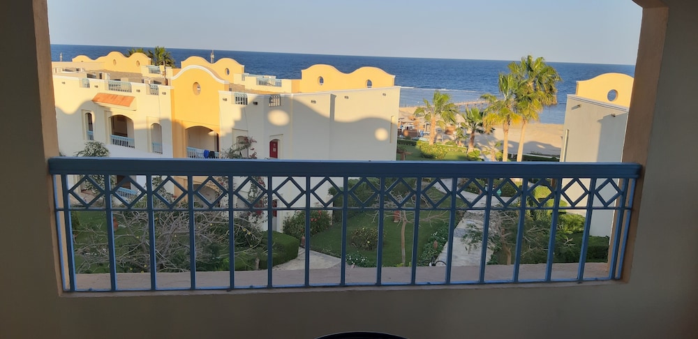 Superior Room, Sea View - Photo 5