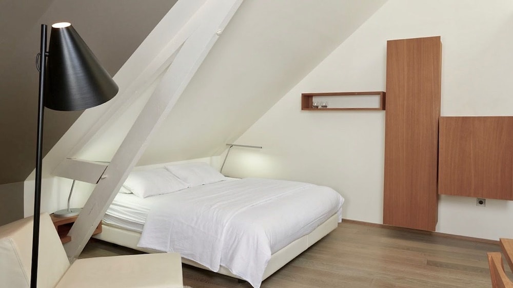 Room (5) photo 1