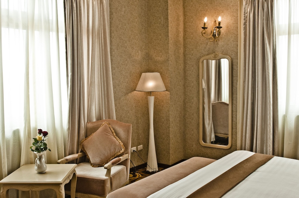 Family Room - Photo 1