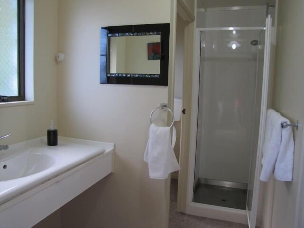 One Bedroom Apartment (Unit 3) photo 2