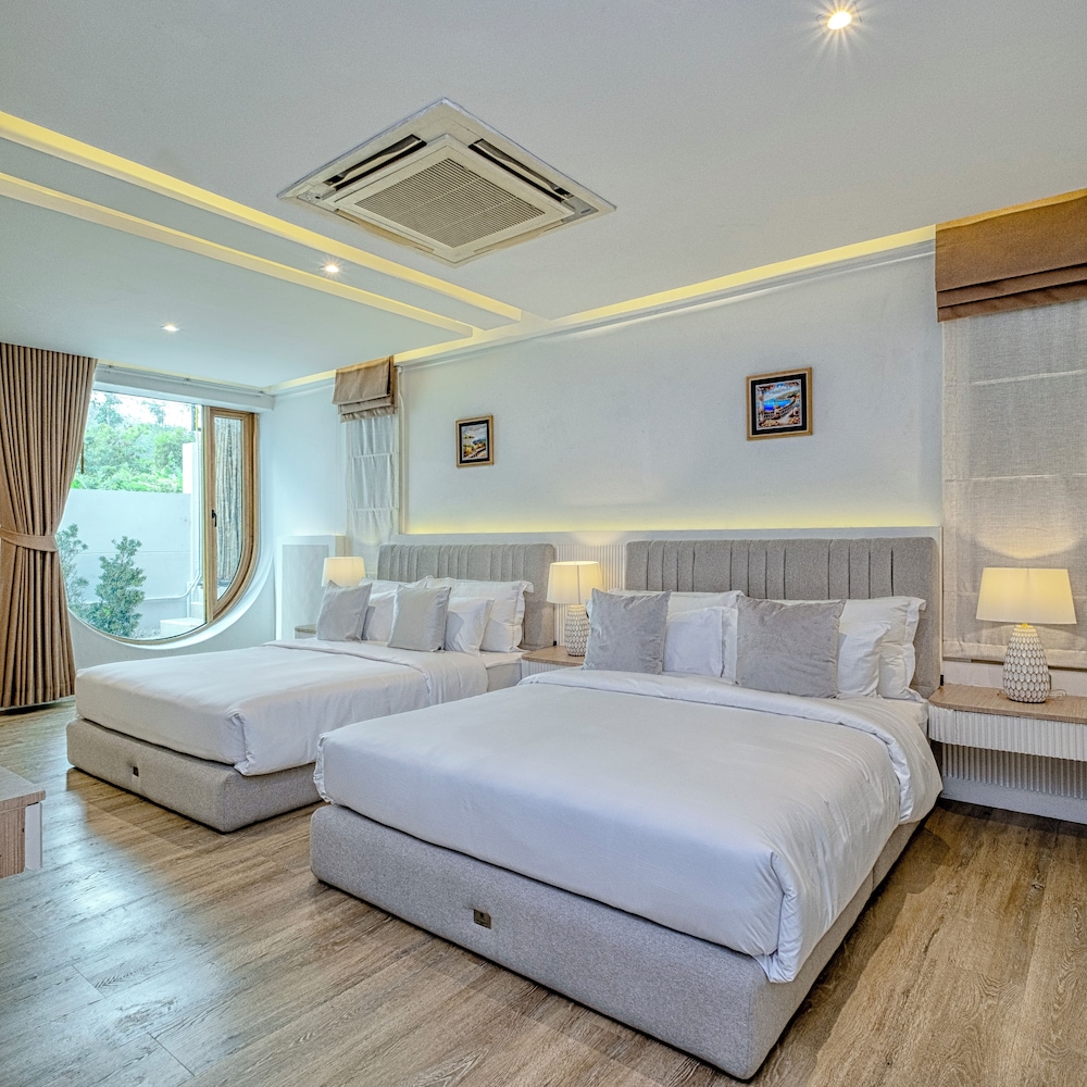 Family Room, Garden View