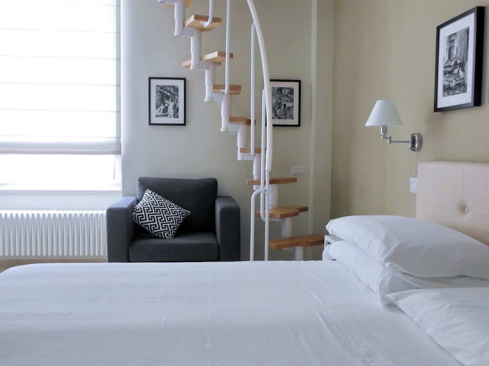Deluxe Room - Photo 15