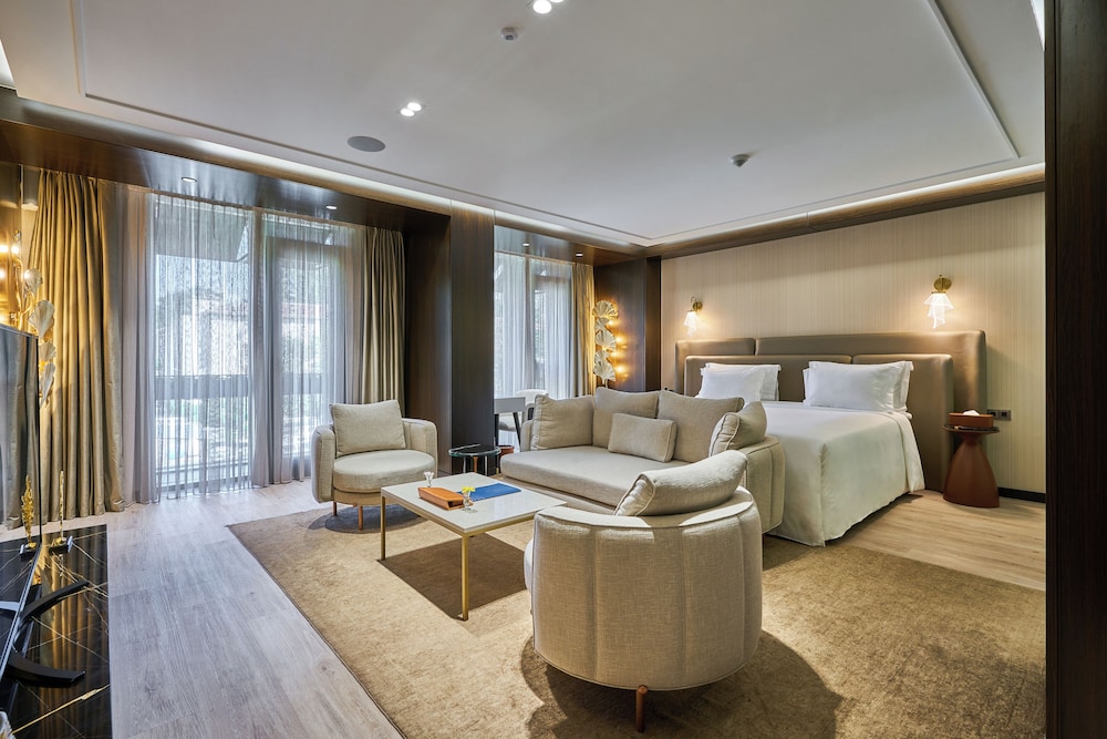 Executive Suite, 1 King Bed, Non Smoking photo 1