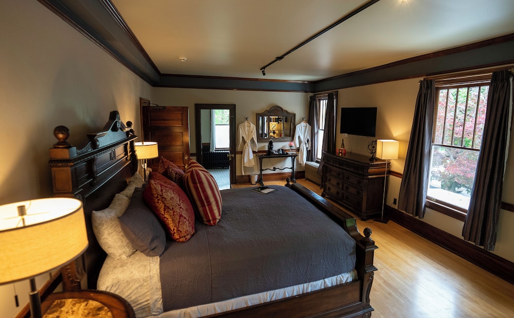 Mansion King Suite