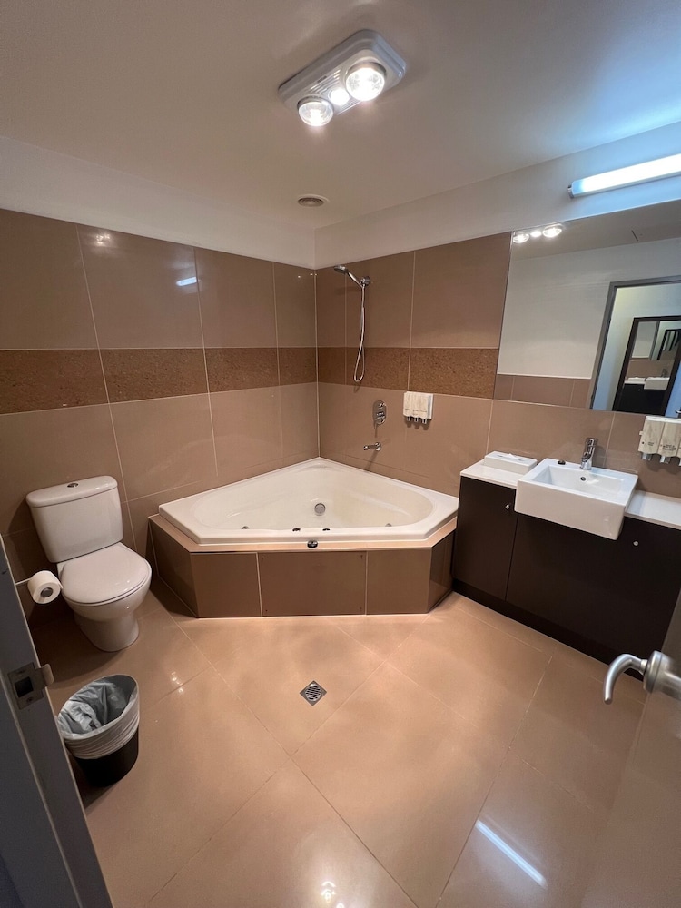 Executive King Spa Suite photo 2