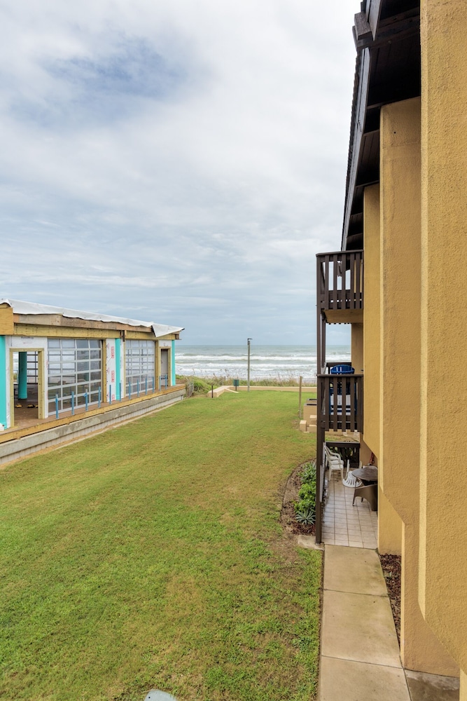 Superior Condo, 1 King Bed with Sofa bed, Balcony, Partial Ocean View